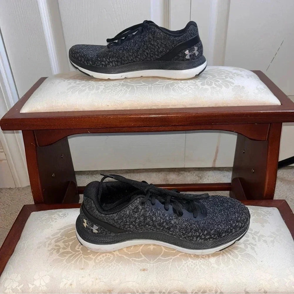 Under armour/black running shoes sz 8 - Picture 3 of 4